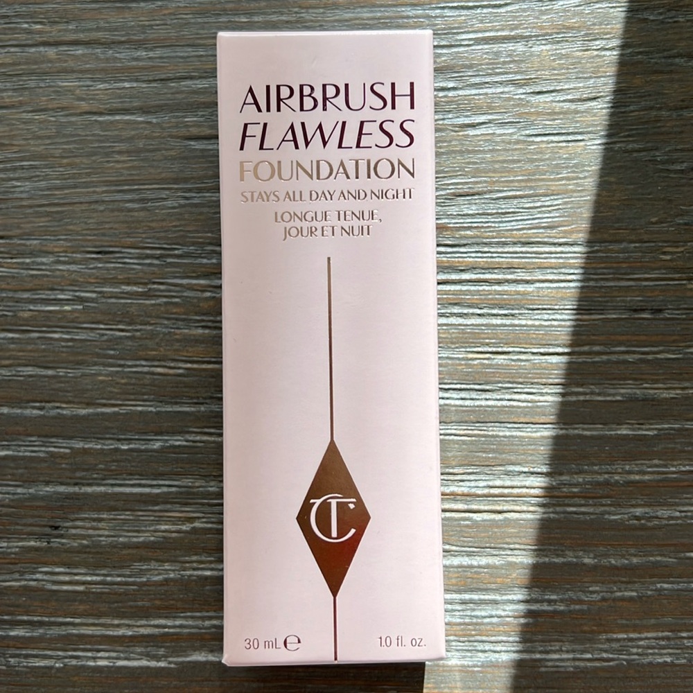 Charlotte Tilbury Airbrush Flawless Foundation - 4 Warm/chaud 1 FL oz